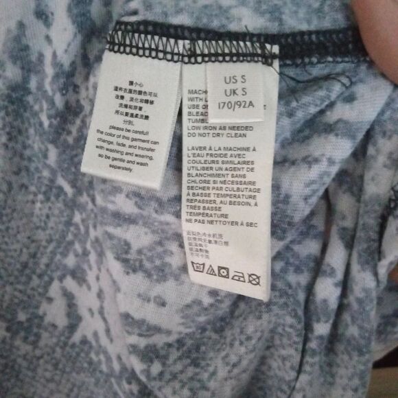 Free People Animal Print Snakeskin Tourist Tee Size Small - Picture 8 of 9